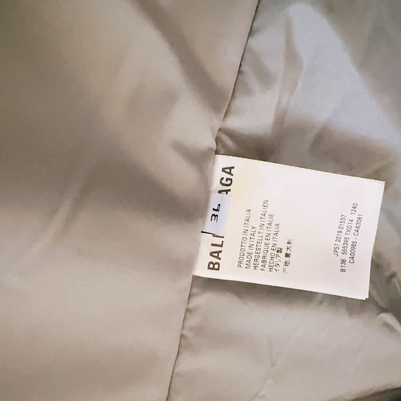 Authentic BALENCIAGA PUFFER JACKET - Picture 7 of 14